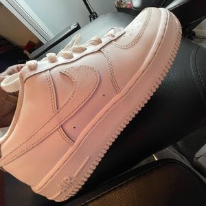 Nike Air Force 1. White. Size: 6.5 boys